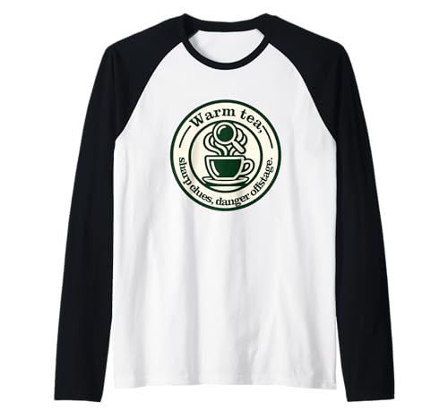 Cozy Mystery Badge Design – Warmer Tee, scharfe Hinweise Raglan