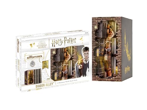 Revell Tiny Adventures, Quidditch Field, Harry Potter, Detaillierte Miniaturwelt des Quidditch Feldes, Handgefertigte Buchstütze, Perfekt für Sammler und Fans der Magie